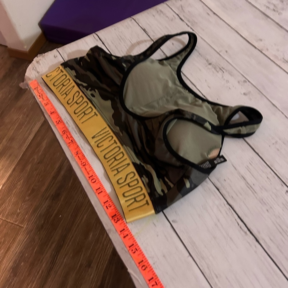 Victoria's Secret Camo Sports Bra & Leggings Set - Green, Black, Yellow - Picture 11 of 13